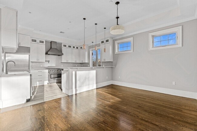 Building Photo - 846 Main St