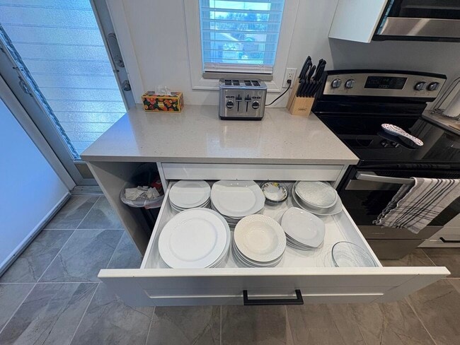 Building Photo - 2161 NE 1st Ct