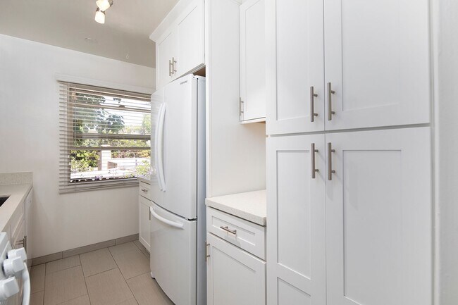 Building Photo - Beautiful 2 Bedroom in La Jolla Village wi...