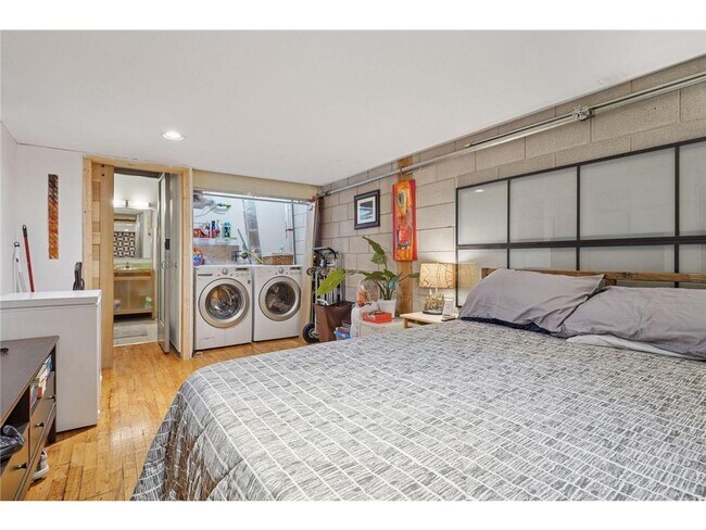 Building Photo - 801 N Washington Ave