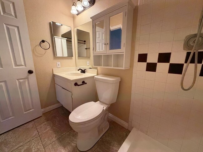 Building Photo - 1133 Willow Tree Dr