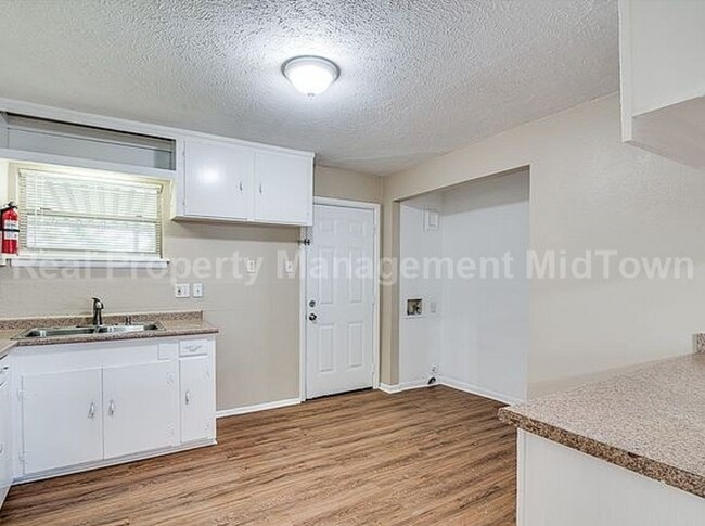 Building Photo - Charming 3-Bedroom Home with Spacious Yard in Garland