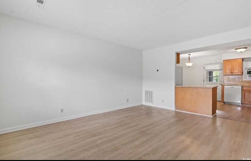 Building Photo - 713 67th Ave N