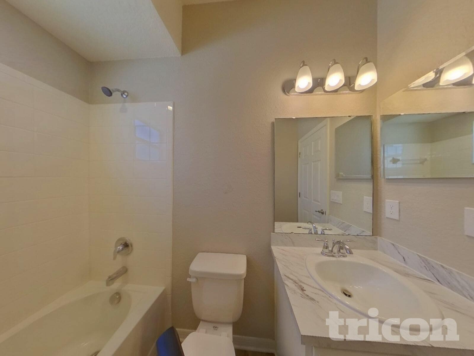 Building Photo - 6715 Castle Green Pl