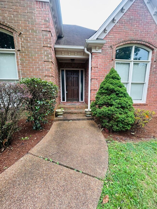 Building Photo - 4 BEDROOM/2 BATH HOME + Bonus Room in Rive...