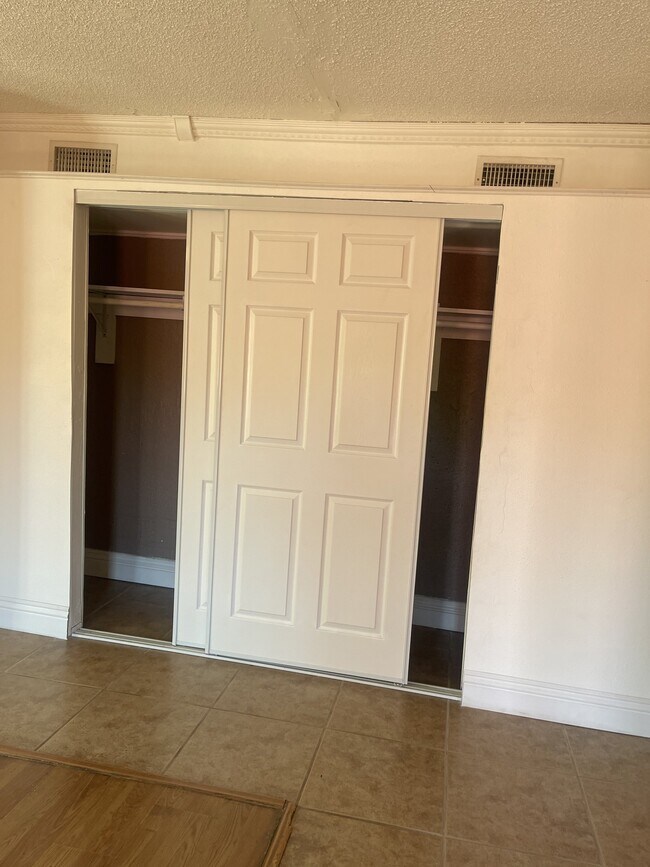 Building Photo - 82281 Rebecca Ct