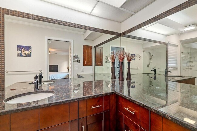 Building Photo - 4814 Country Oaks Blvd