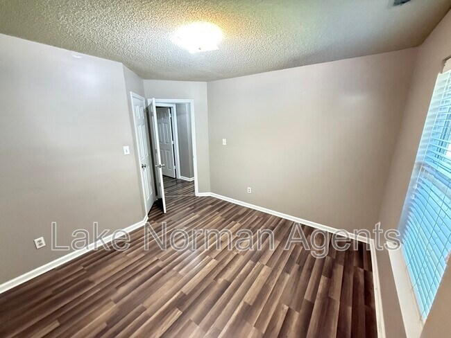 Building Photo - 8006 Maxwelton Dr