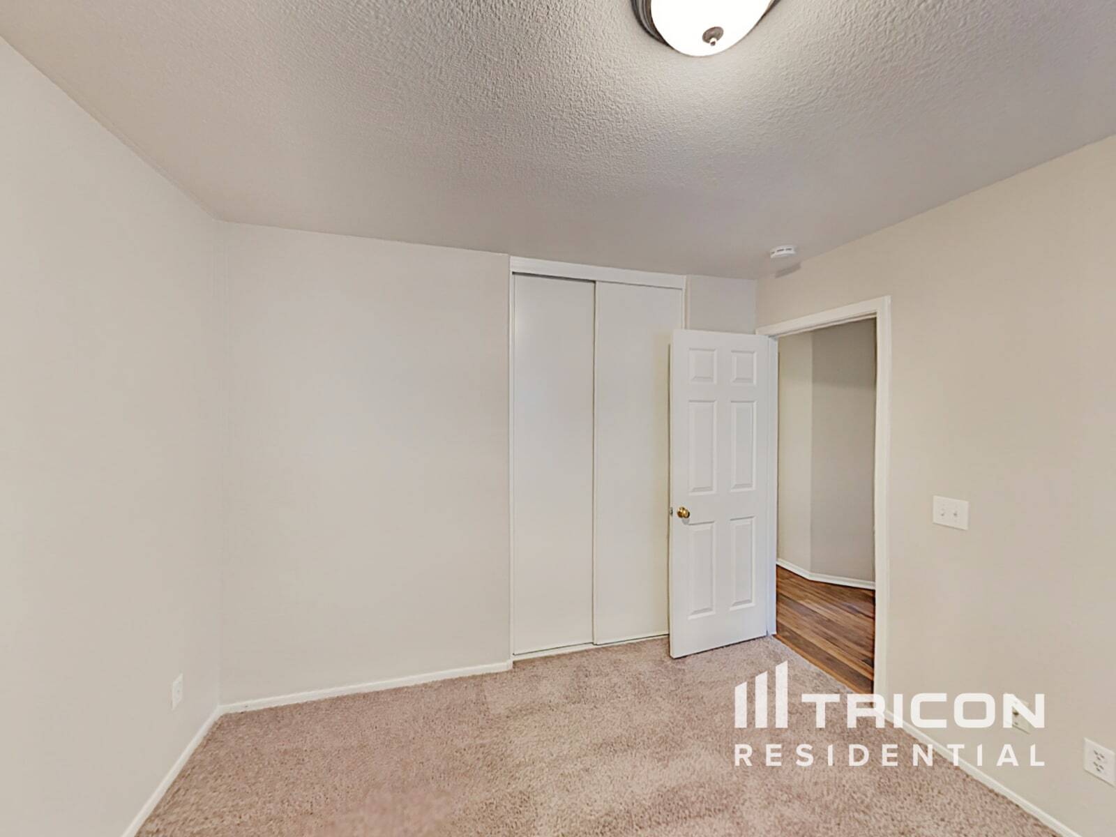 Building Photo - 1747 E Desert Rose Trail