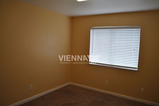 Building Photo - 4073 N Country Dr