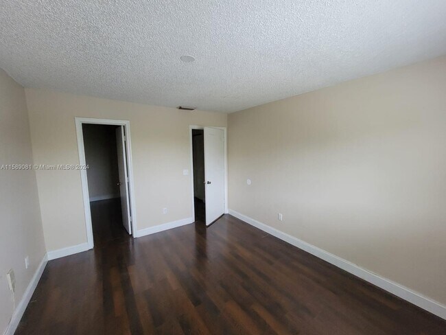 Building Photo - 3690 N 56th Ave