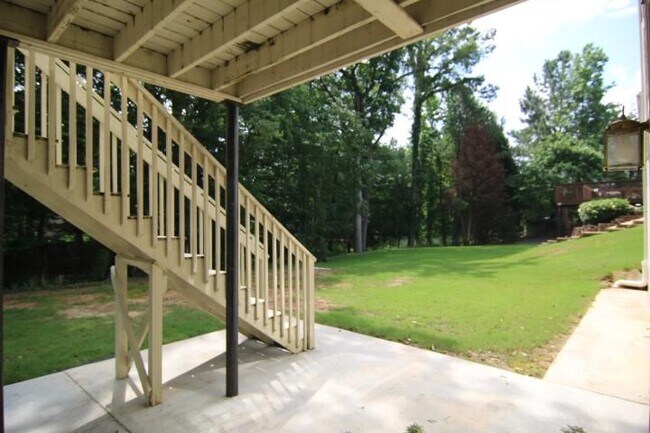 Building Photo - 565 Midhurst Pl
