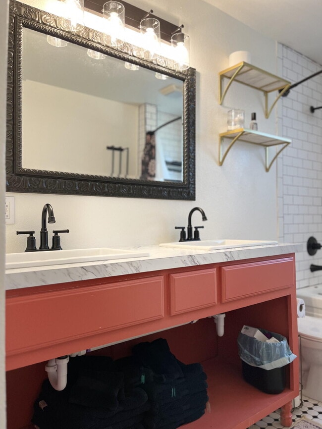 Building Photo - 2611 31st St