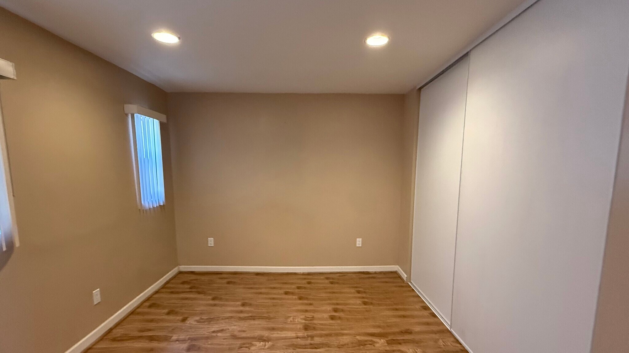 Building Photo - 596 S Mentor Ave