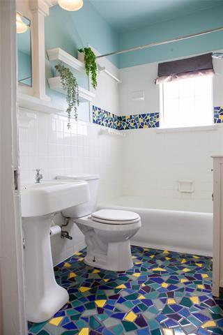 Building Photo - 5347 Lewis St