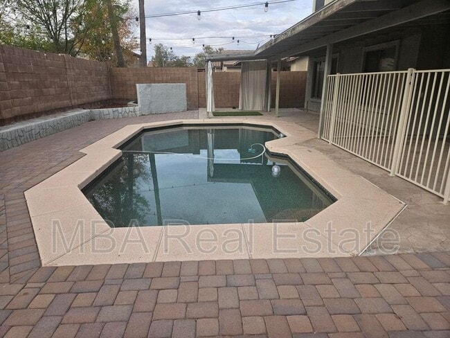 Building Photo - 5227 W Desert Ln