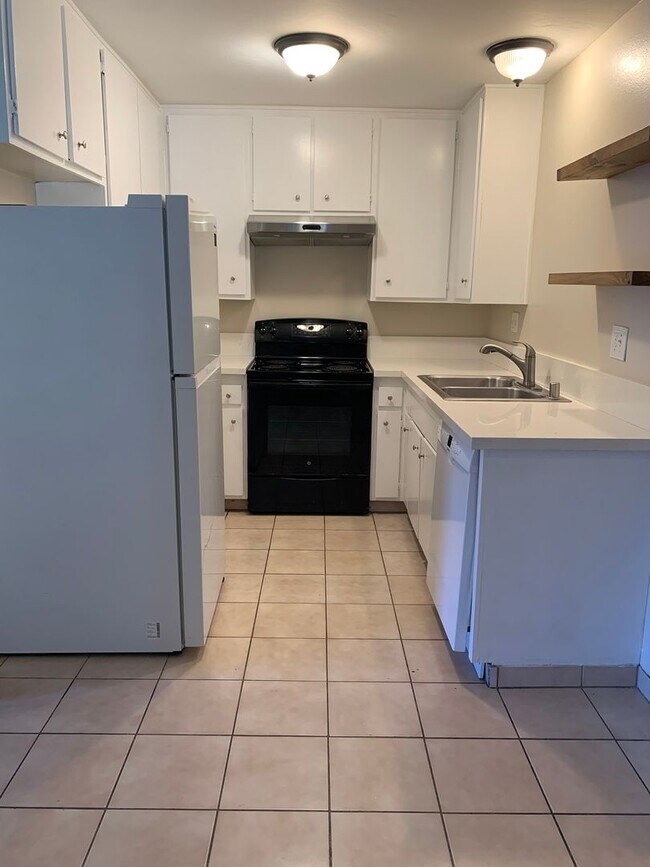 Building Photo - 5510 Armitos Ave