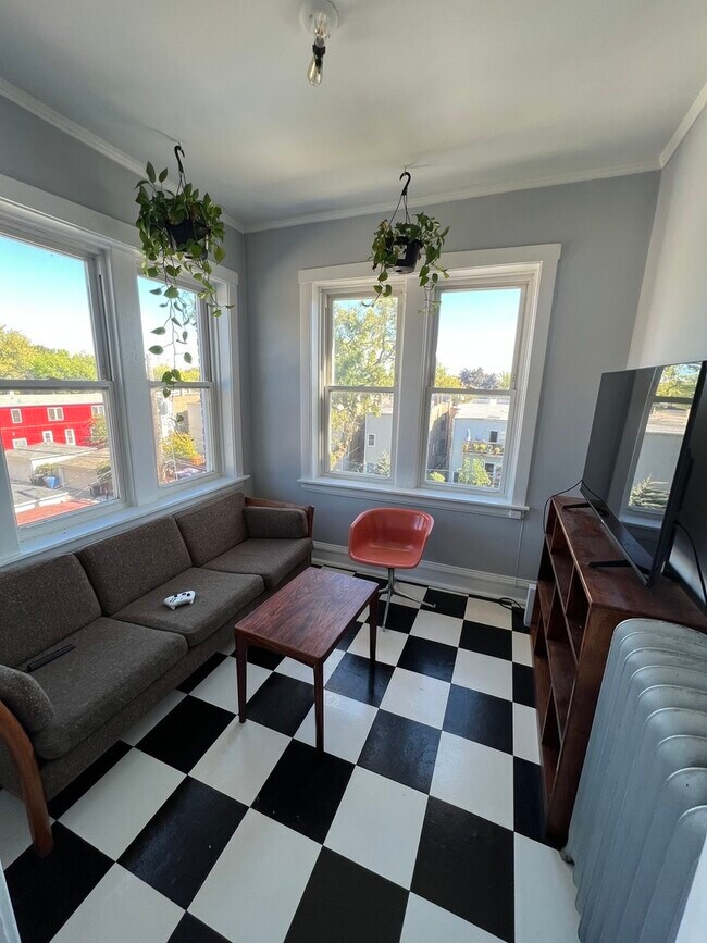 Building Photo - 2439 N Francisco Ave