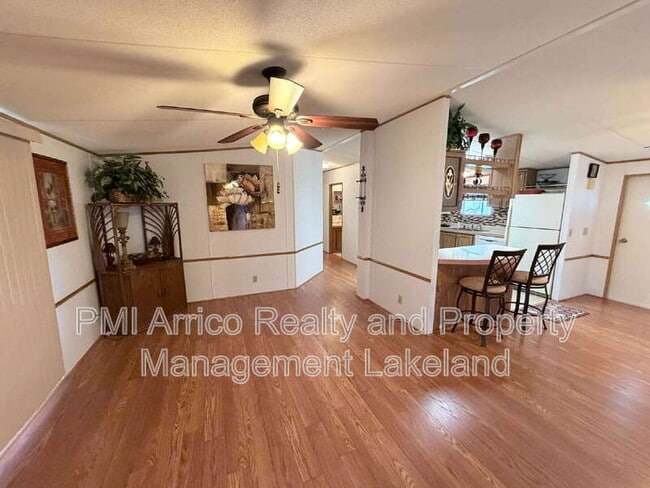 Building Photo - 1504 Valiant Dr