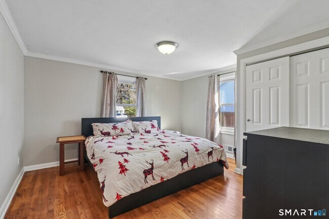 Building Photo - 27 Melrose Ave