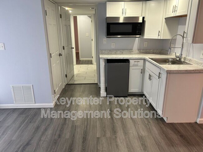 Building Photo - 421 N Charlotte Ave