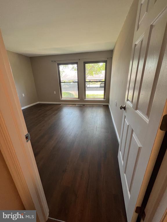 Building Photo - 3D-33D Twin Rivers Dr