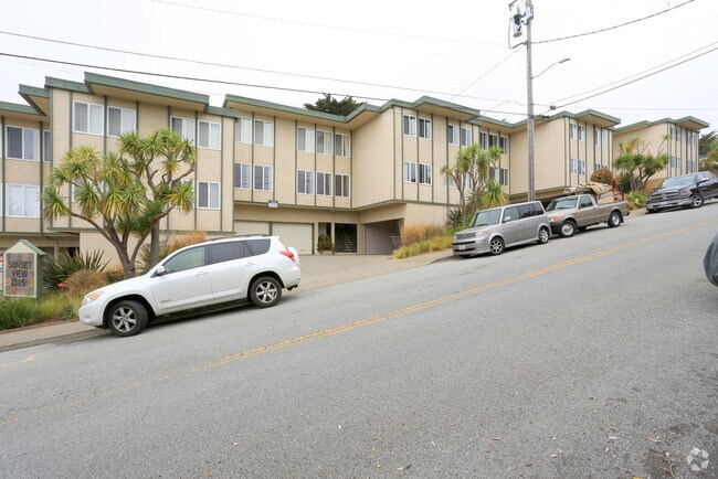 Building Photo - Sunset View
