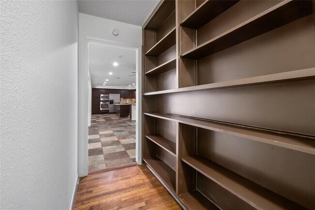 Building Photo - 5018 Willowbend Blvd