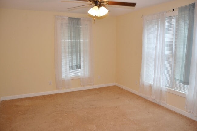 Building Photo - East Gate Area | Home | Unfurnished