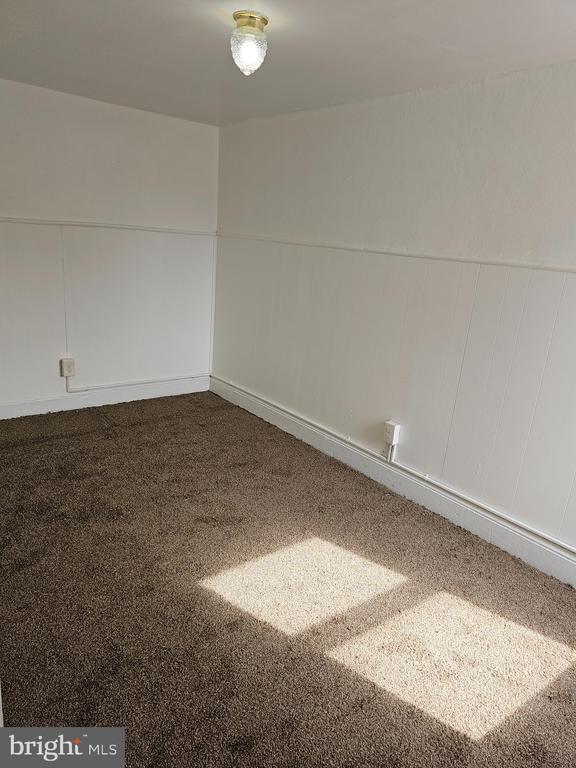 Building Photo - 43 E Silver St