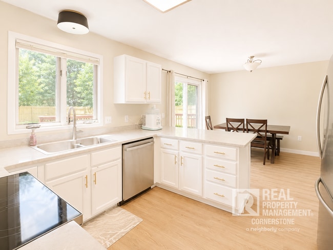 Building Photo - Spacious 4BD Home in Orchard Meadows | Finished Basement | Large Backyard