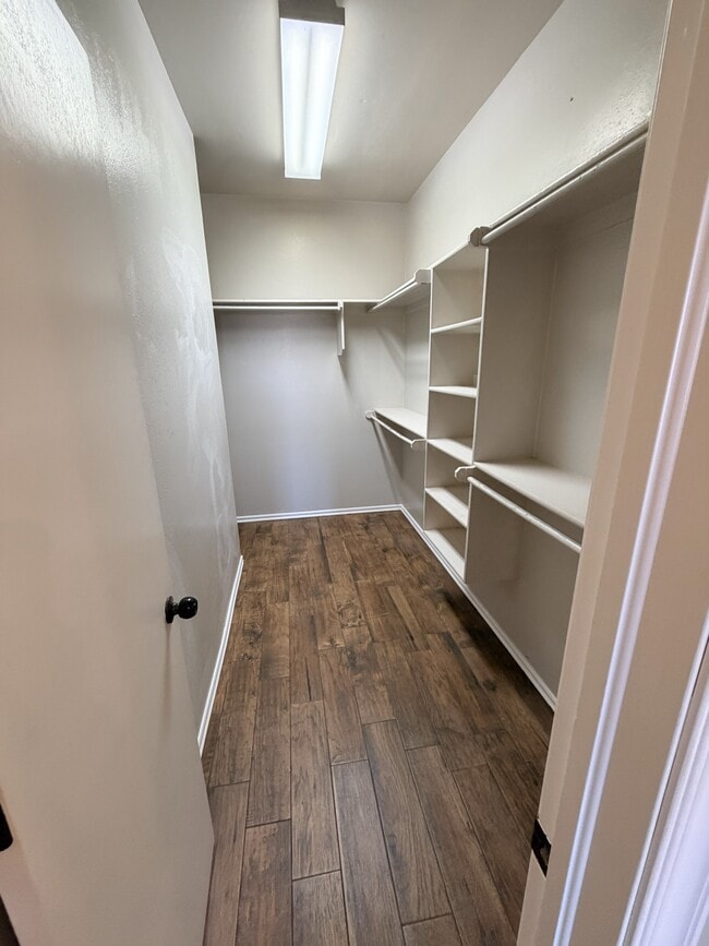 Building Photo - 1929 Lariat Cir