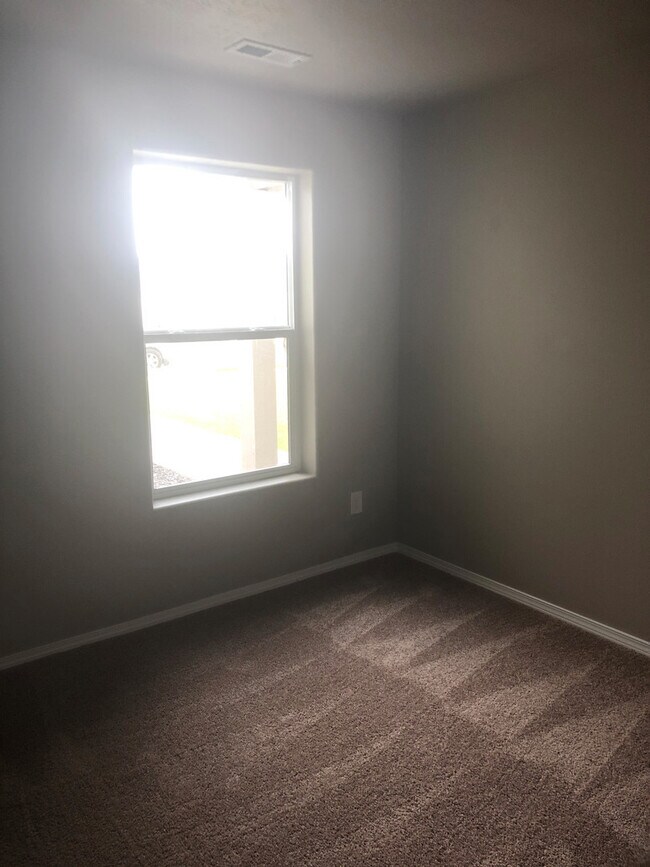Building Photo - Newer Construction For Rent
