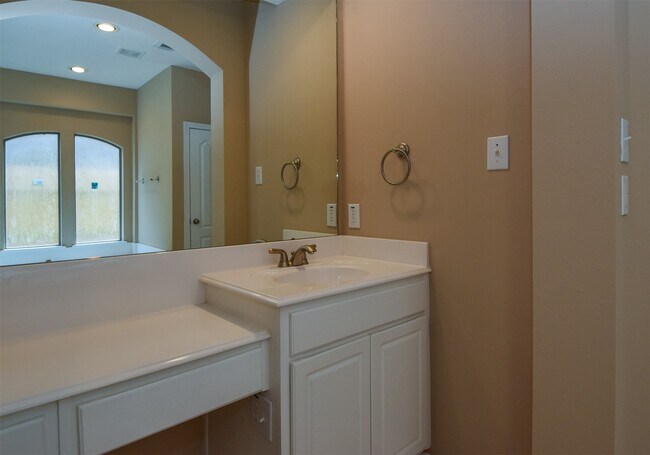 Building Photo - 21223 Pennshore Ln