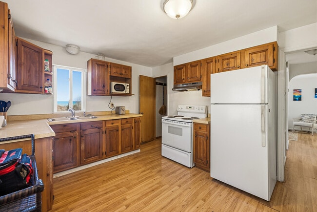 Building Photo - 446 N Powers St