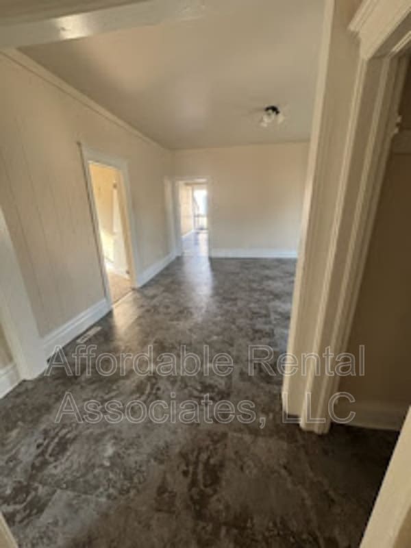 Building Photo - 1502 W Greenfield Ave