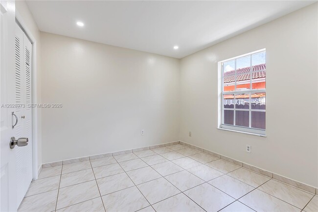 Building Photo - 1214 NW 34th Ave