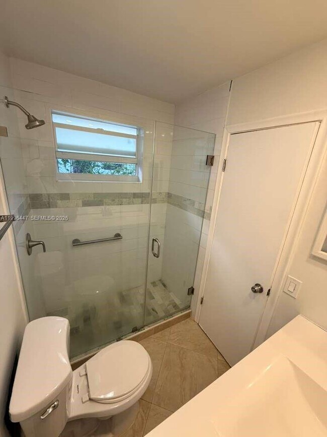 Building Photo - 325 NE 131st St