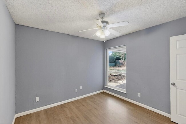 Building Photo - 2211 Sierra Dr