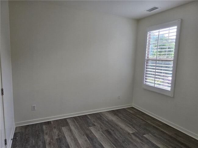 Building Photo - 60 Bay Laurel