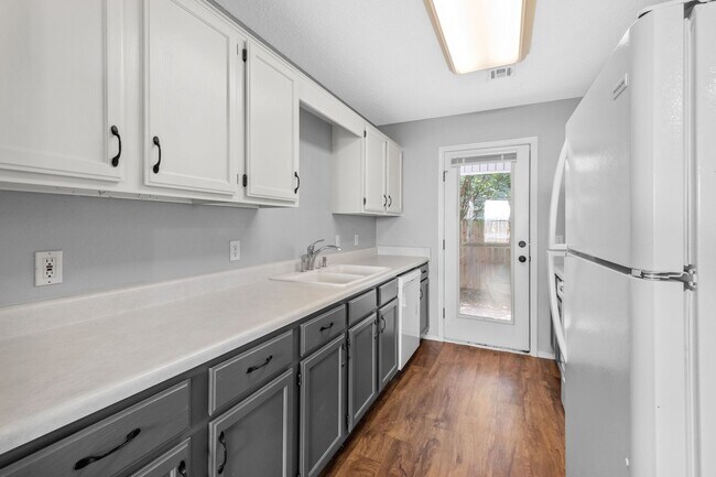 Building Photo - Great Location - 3/2 close to Downtown Bentonville!