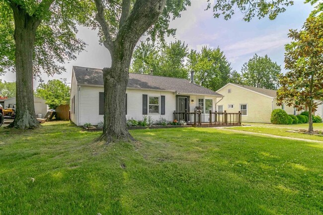 Building Photo - Charming house near IVY Tech