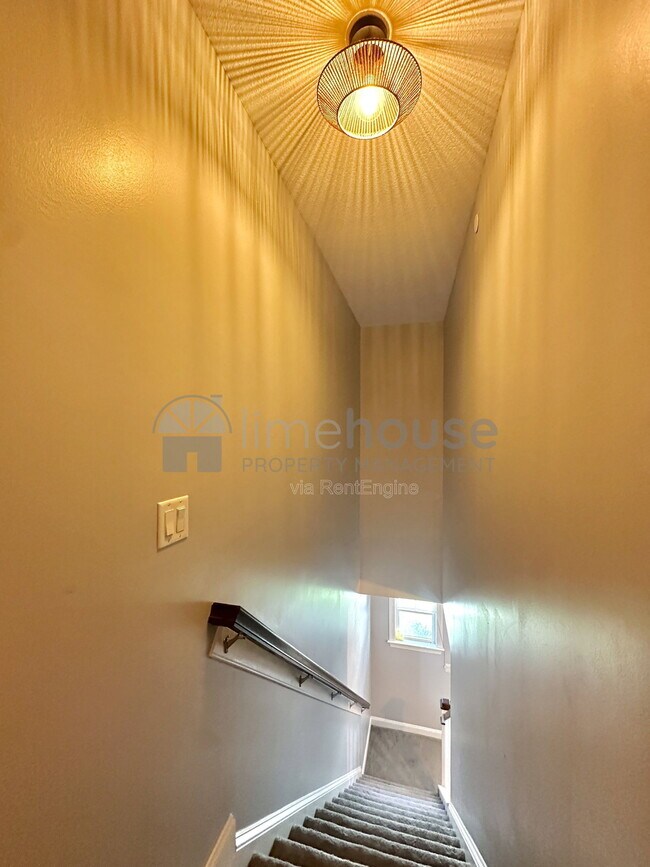 Building Photo - 127 Repose Ln