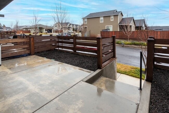Building Photo - Beautiful Home in Highly Desired NW Redmond Neighborhood