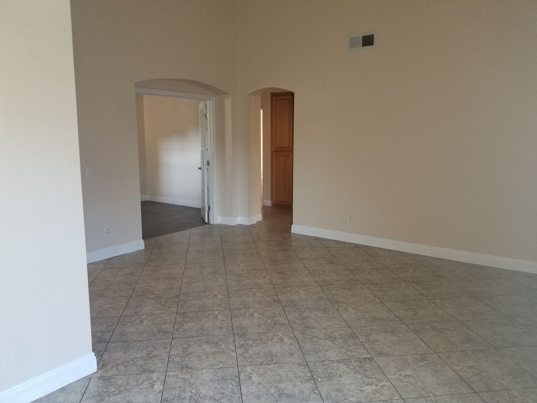Building Photo - 10943 Country View Dr