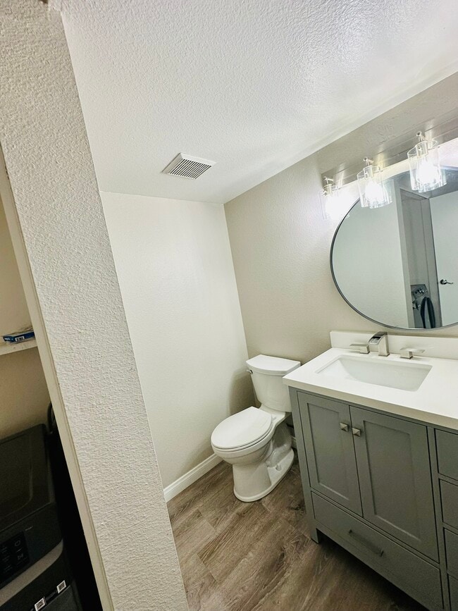 Building Photo - 2089 Manzana Way