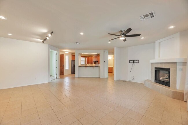 Building Photo - Beautiful 2-Bedroom 2-bathroom in Prime Sc...