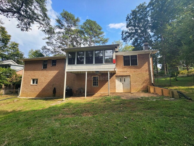Building Photo - 3341 Rae Pl SW