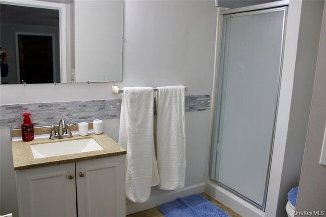 Building Photo - 24 Chestnut Ln