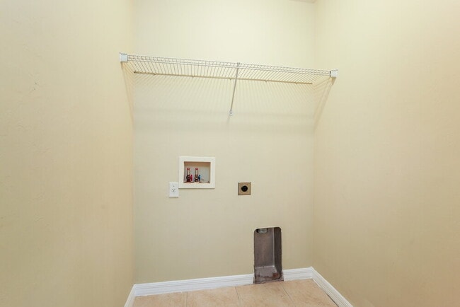 Building Photo - 10211 Tin Maple Dr